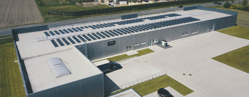 Drohnenaufnahme eines Produktionsgebäudes von Funke Medical
