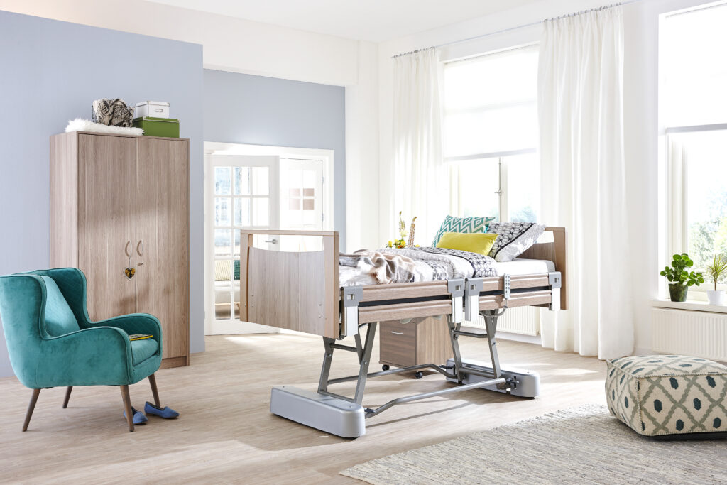 Pflegebett Scintilla 2000 in der höchsten Position